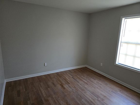 3rd image of 2498 E Vandale Ave