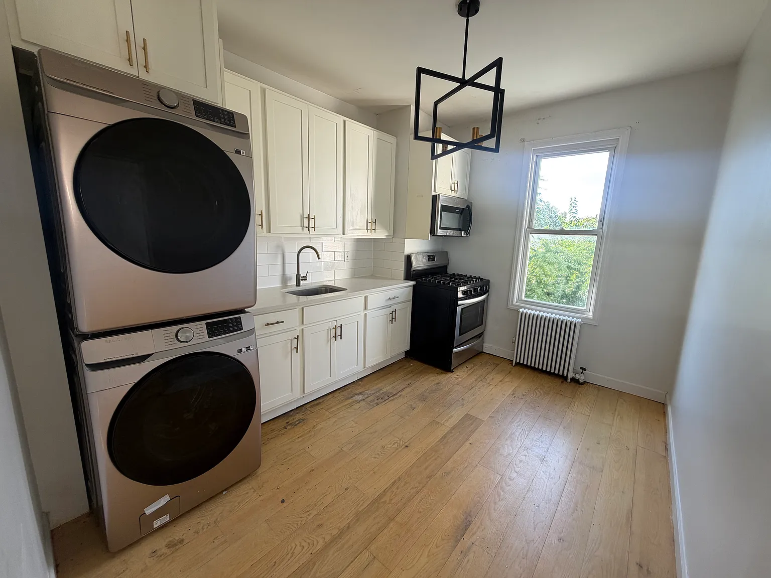 2 bed, 900 sqft, $2,200 — Photo 2