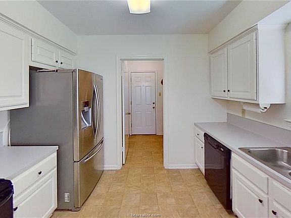 3rd image of 4945 Linda Ln