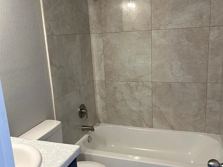 2508 Oak Forest Dr #D — Photo 7