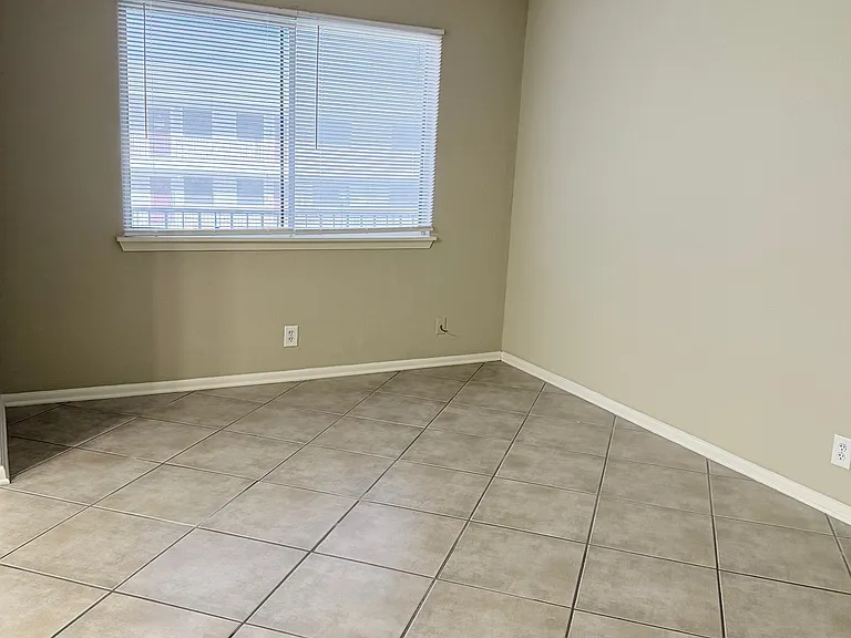 Ricks Apartments — Photo 41