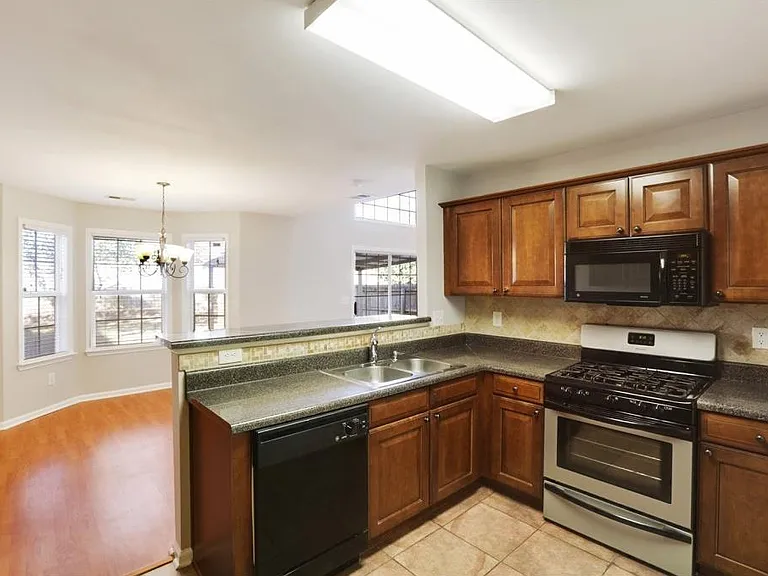 2130 Highland Gate Dr — Photo 9