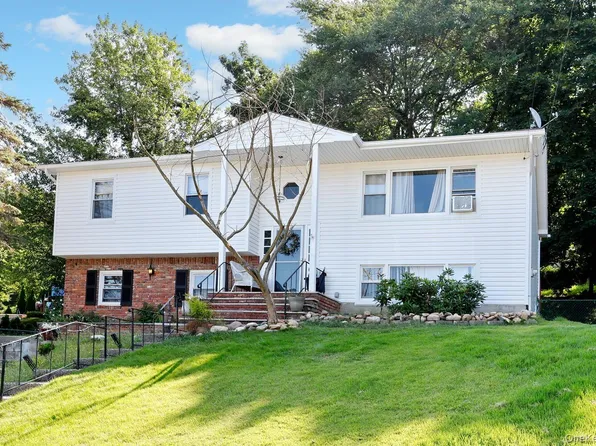 14 Rock Drive, Valley Cottage, NY 10989