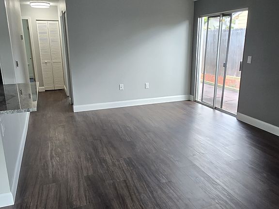 5th image of 3848 Berkshire Ct