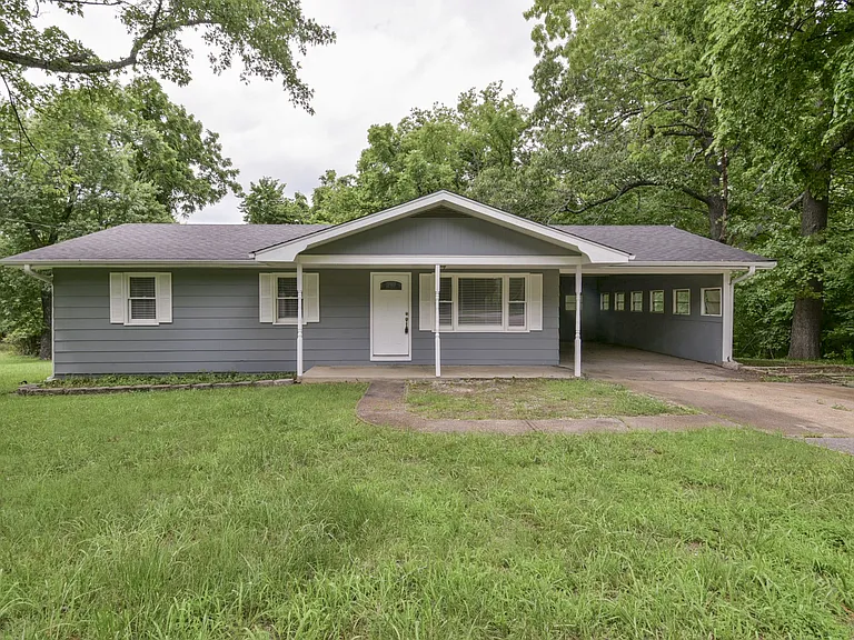 1137 W Main St — Photo 32