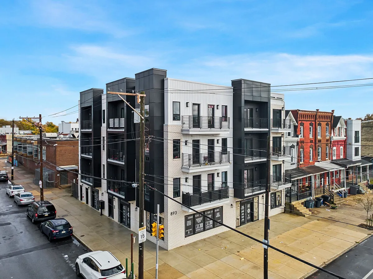 Building Photo - 893-897 Belmont