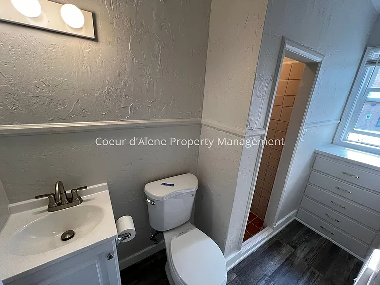 413 E Indiana Ave — Photo 6