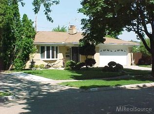 30843 Ridgefield Dr, Warren, MI 48088