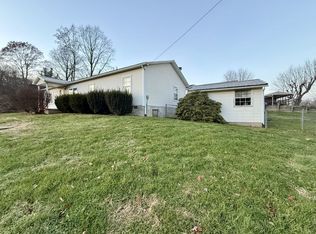 19477 Center St, Trimble, OH 45782