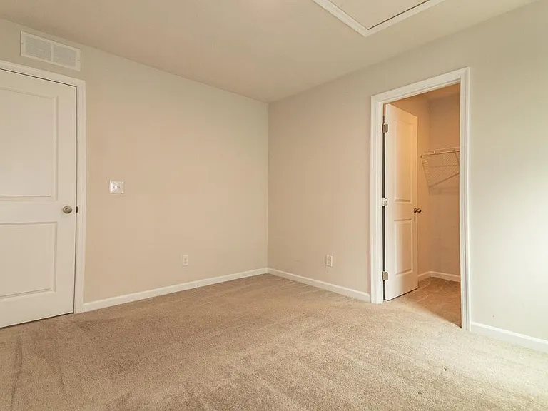 472 Roberta Dr — Photo 16