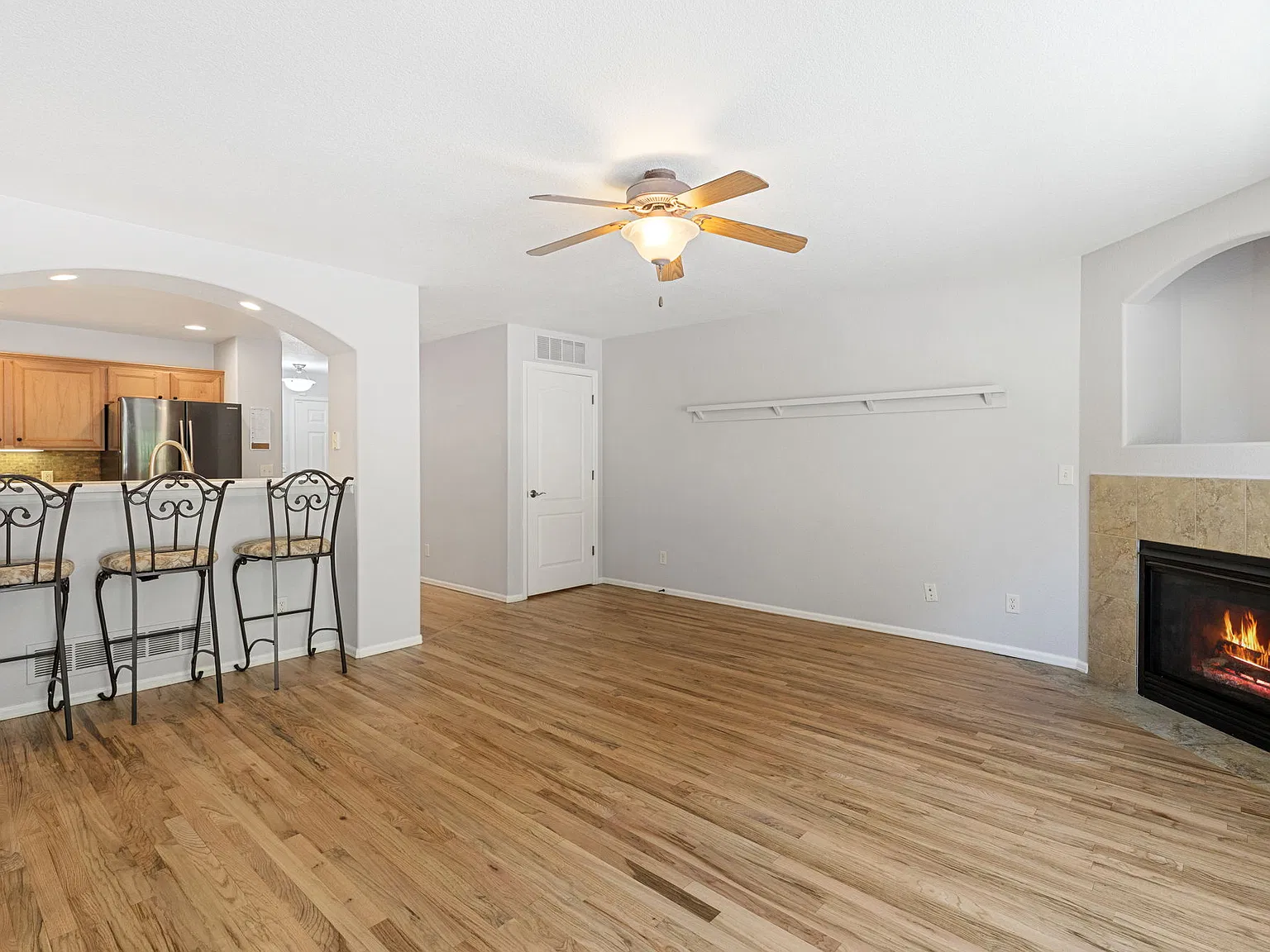 3 bed, 3.5 bath, 1767 sqft, $2,400 — Photo 4