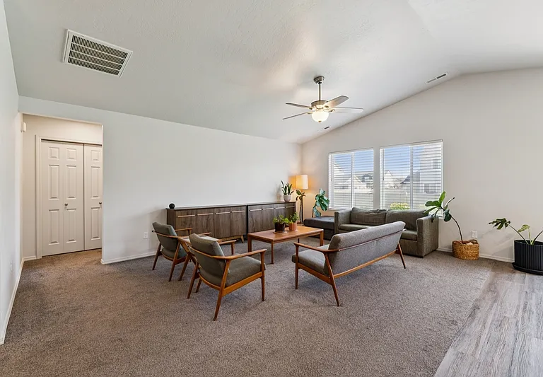 8316 E Conant St — Photo 15