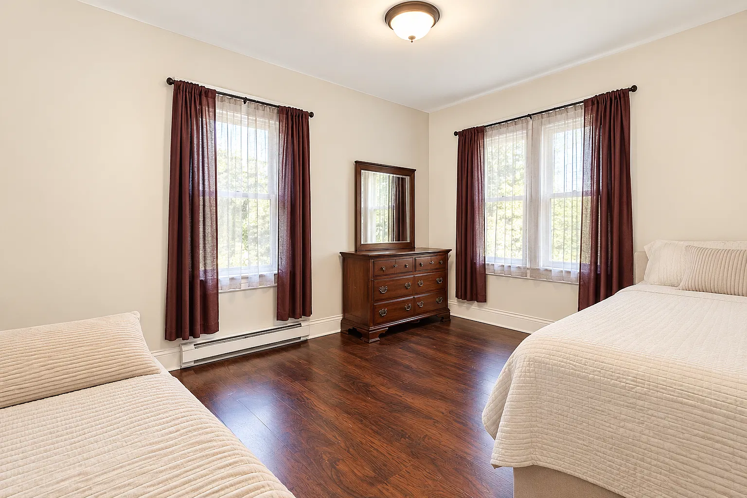 3 bed, 1.5 bath, 1300 sqft, $2,500 — Photo 4