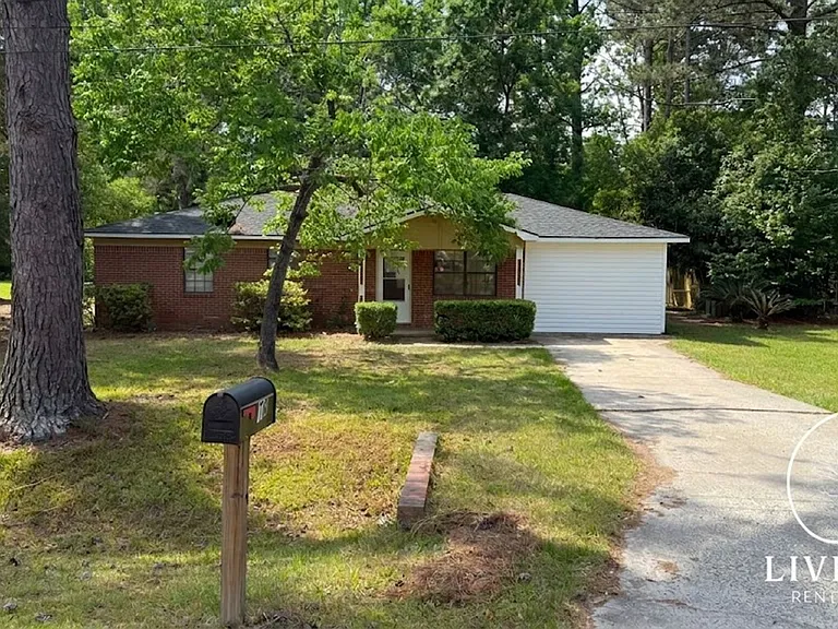 70 Thornton Dr NE — Photo 2