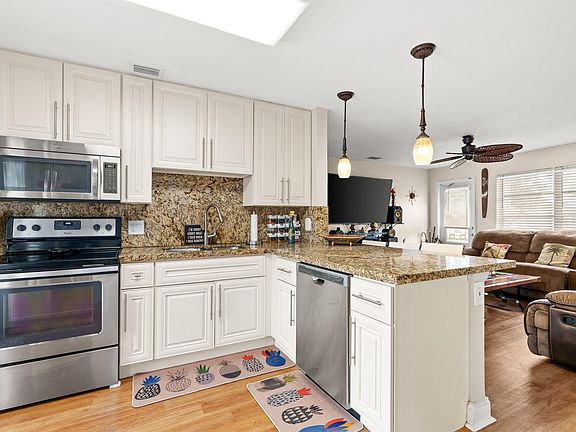 3rd image of 3030 NE 11th Avenue
