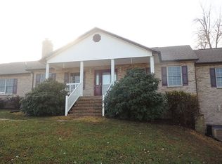 14 Windy Hill Ln, Chester Gap, VA 22623