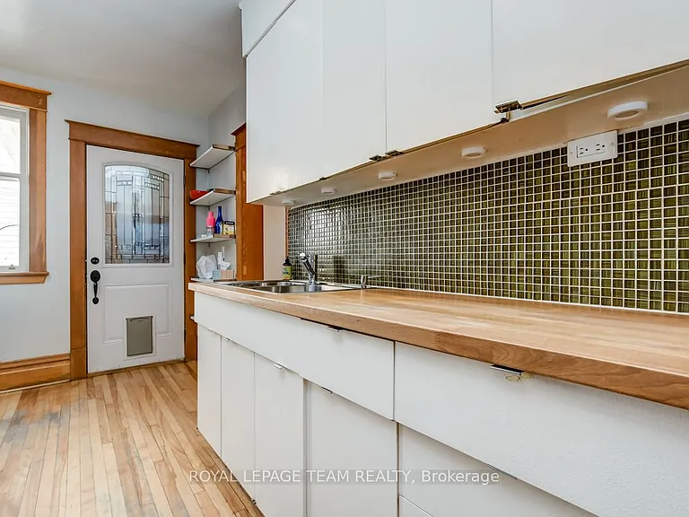 995 Gladstone Ave — Photo 12
