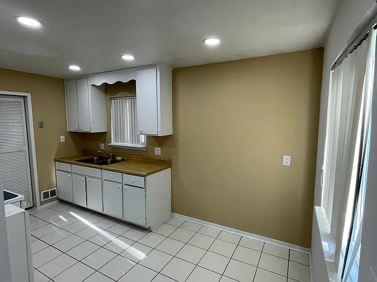 5341 Jackson St — Photo 5