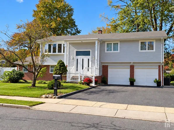 37 Valley Vale Dr, Old Bridge, NJ 08857