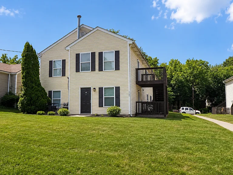 2702 Greenwood Ave — Photo 2