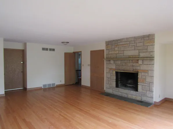 2910 N Shepard Ave, Milwaukee, WI 53211