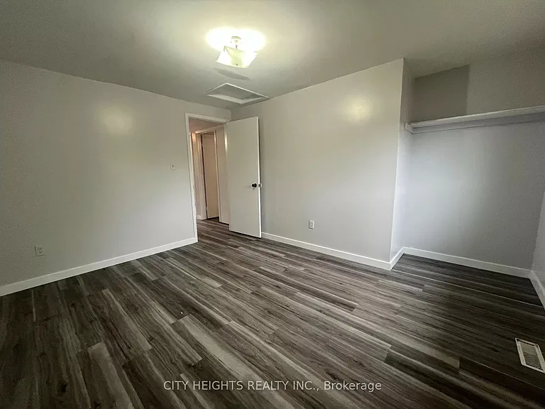 164 Daniels Cres — Photo 3