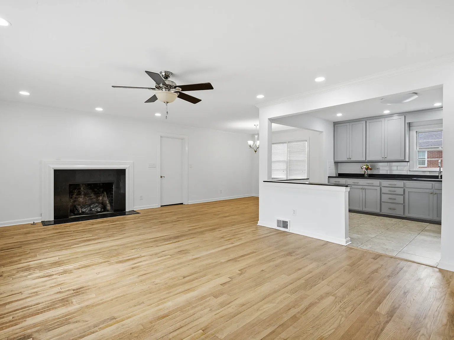 3 bed, 1.5 bath, 1883 sqft, $2,300 — Photo 4
