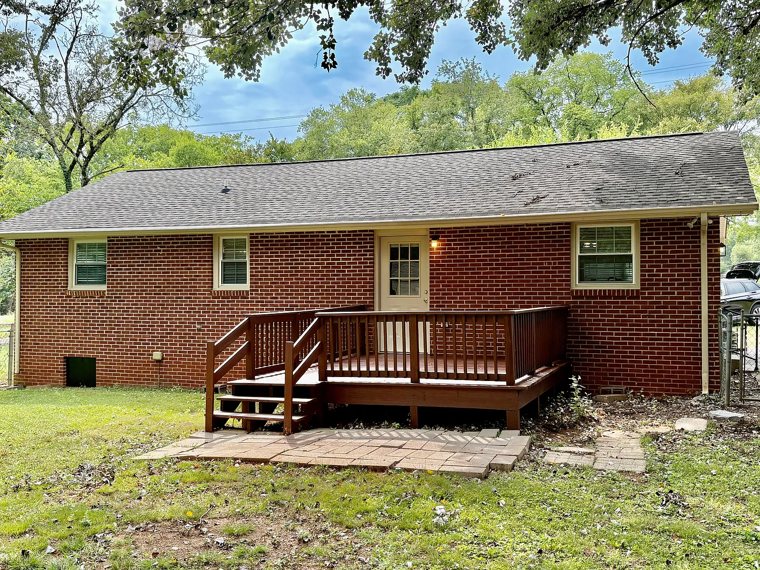 3 bed, 1.5 bath, 1100 sqft, $1,700 — Photo 3
