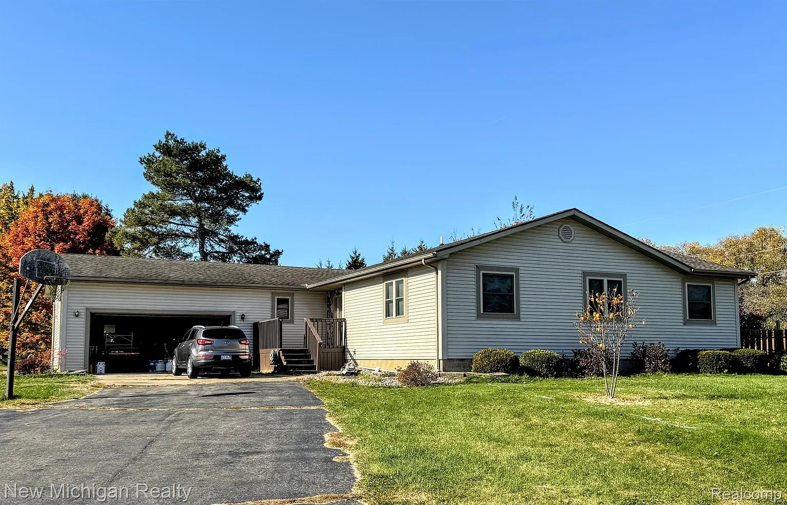 6141 N Seymour Rd photo 1