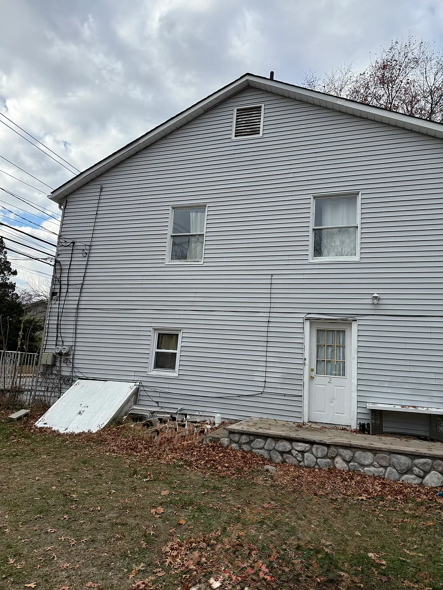 Building Photo - 181 W Midland Ave #2