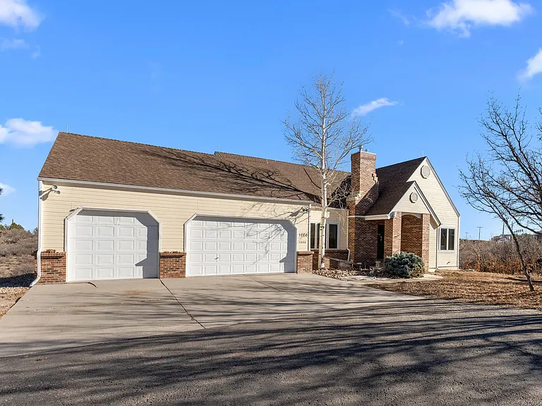 1060 N Bader Ct — Photo 2