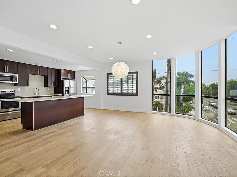 14115 Moorpark St — Photo 7