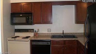 4th image of 9010 Portage Pointe Dr