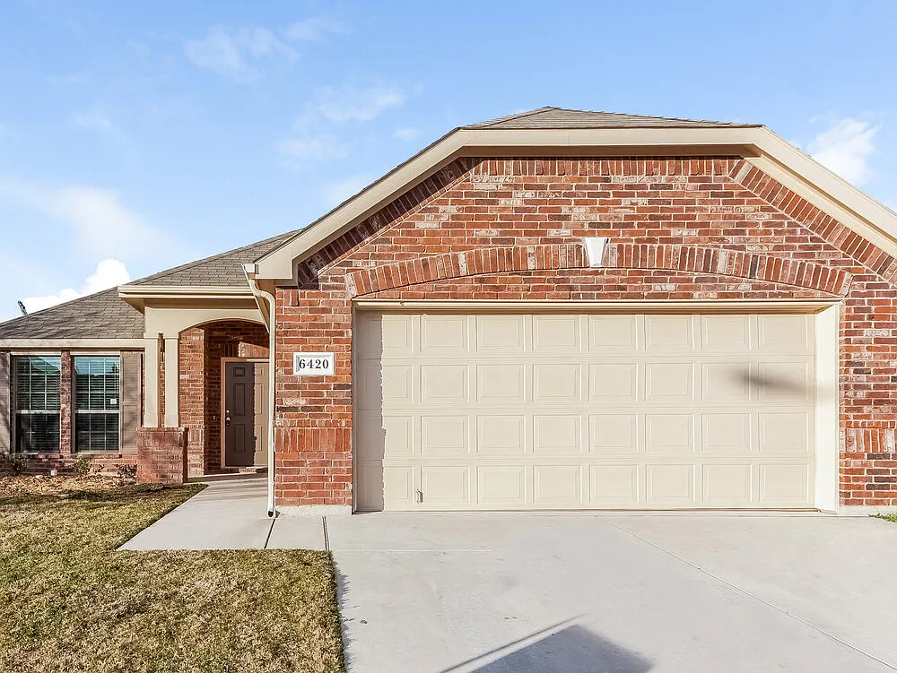 3 bed, 2.0 bath, 1780 sqft, $2,290 — Photo 1
