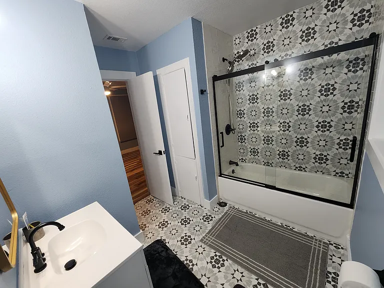 4504 Red River St #B — Photo 6