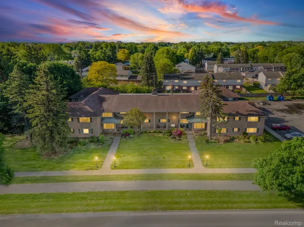 2245 Walton Blvd Unit 56, Rochester, MI 48309