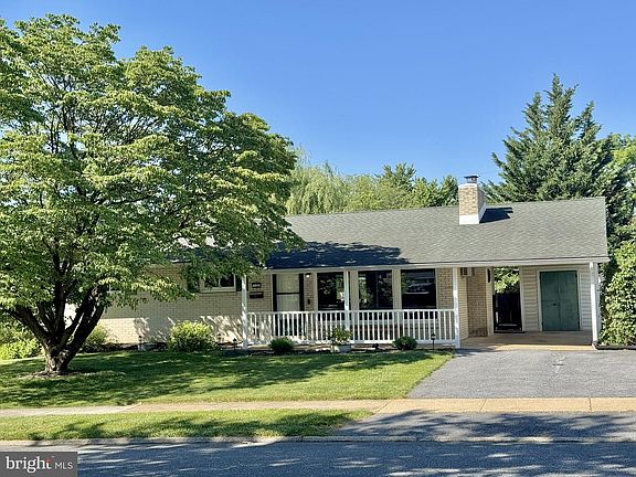 2nd image of 132 Yorkshire Dr