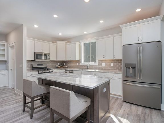 3rd image of 3982 Preserve Dr NE