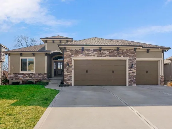 4244 SW Stoney Brook Dr, Lees Summit, MO 64082