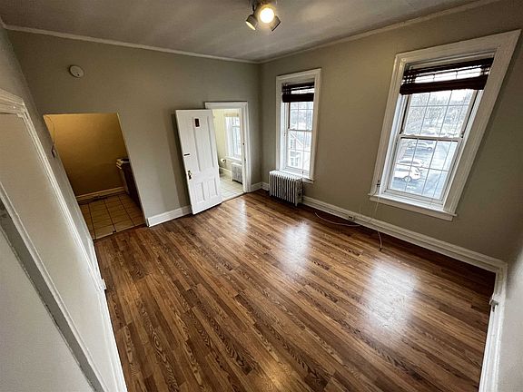 4th image of 5 W Market St #D