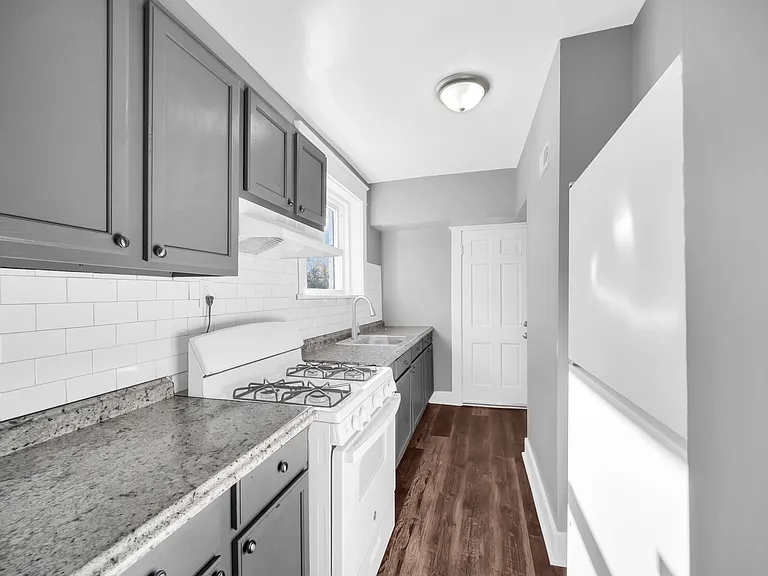 2419 Barton Ave #5 — Photo 8