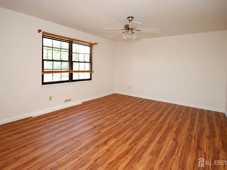 1 Wellington Ct — Photo 14