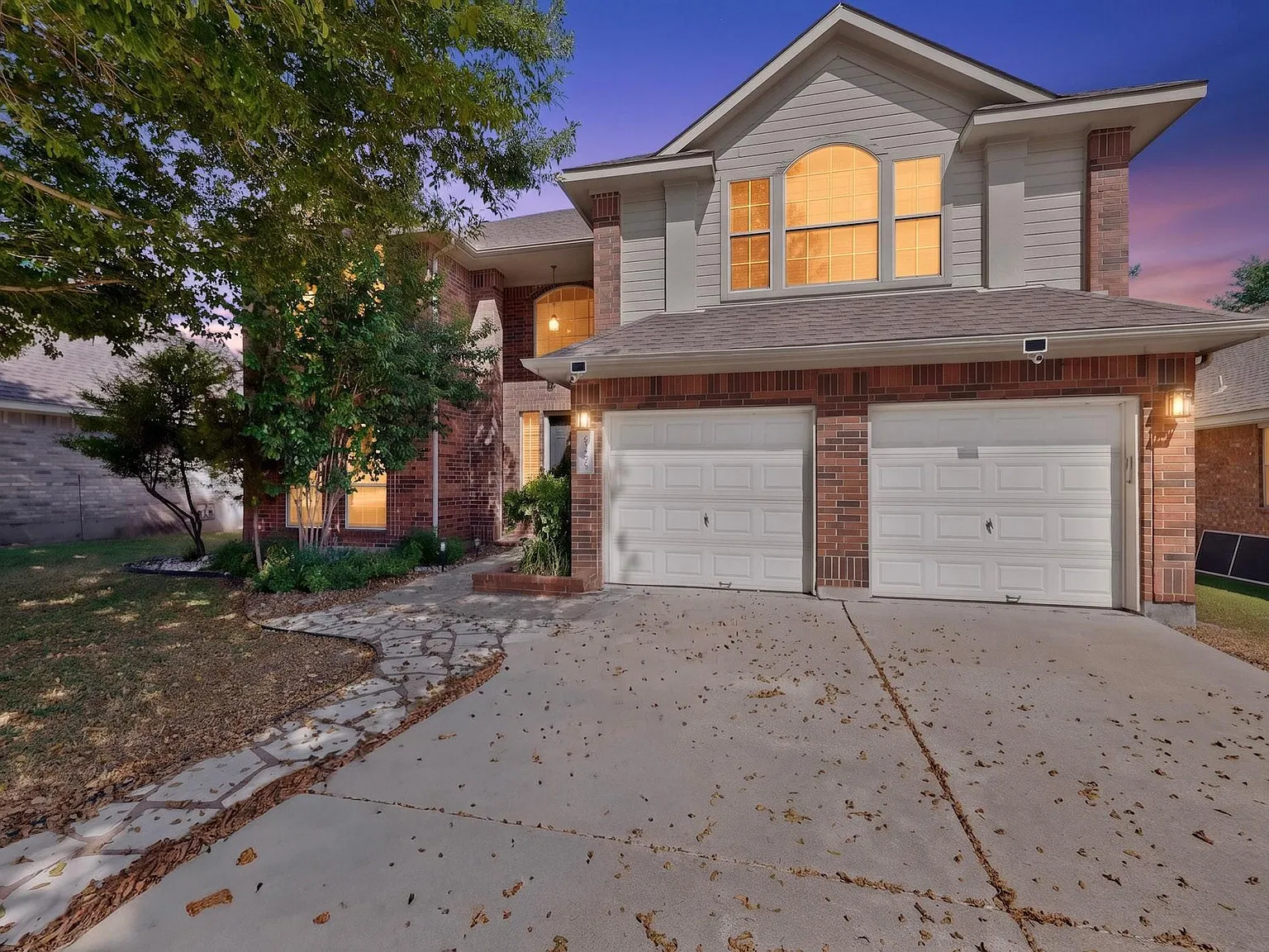 4 bed, 3.0 bath, 2424 sqft, $2,450 — Photo 1