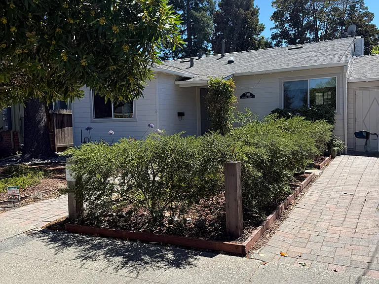 950 Hudson St — Photo 2