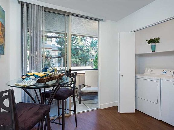 Breakfast Nook & Laundry