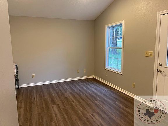 4th image of 504 Pecan St