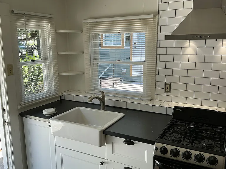 204 S Grand St — Photo 33