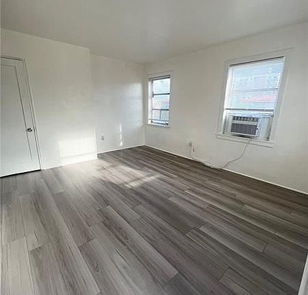 5th image of 31 Sidonia Ave APT 3