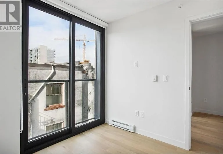239 Keefer St #502 — Photo 8