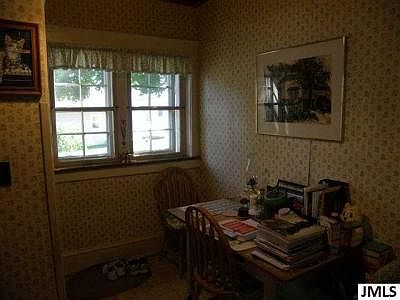 5th image of 1009 W Washington Ave